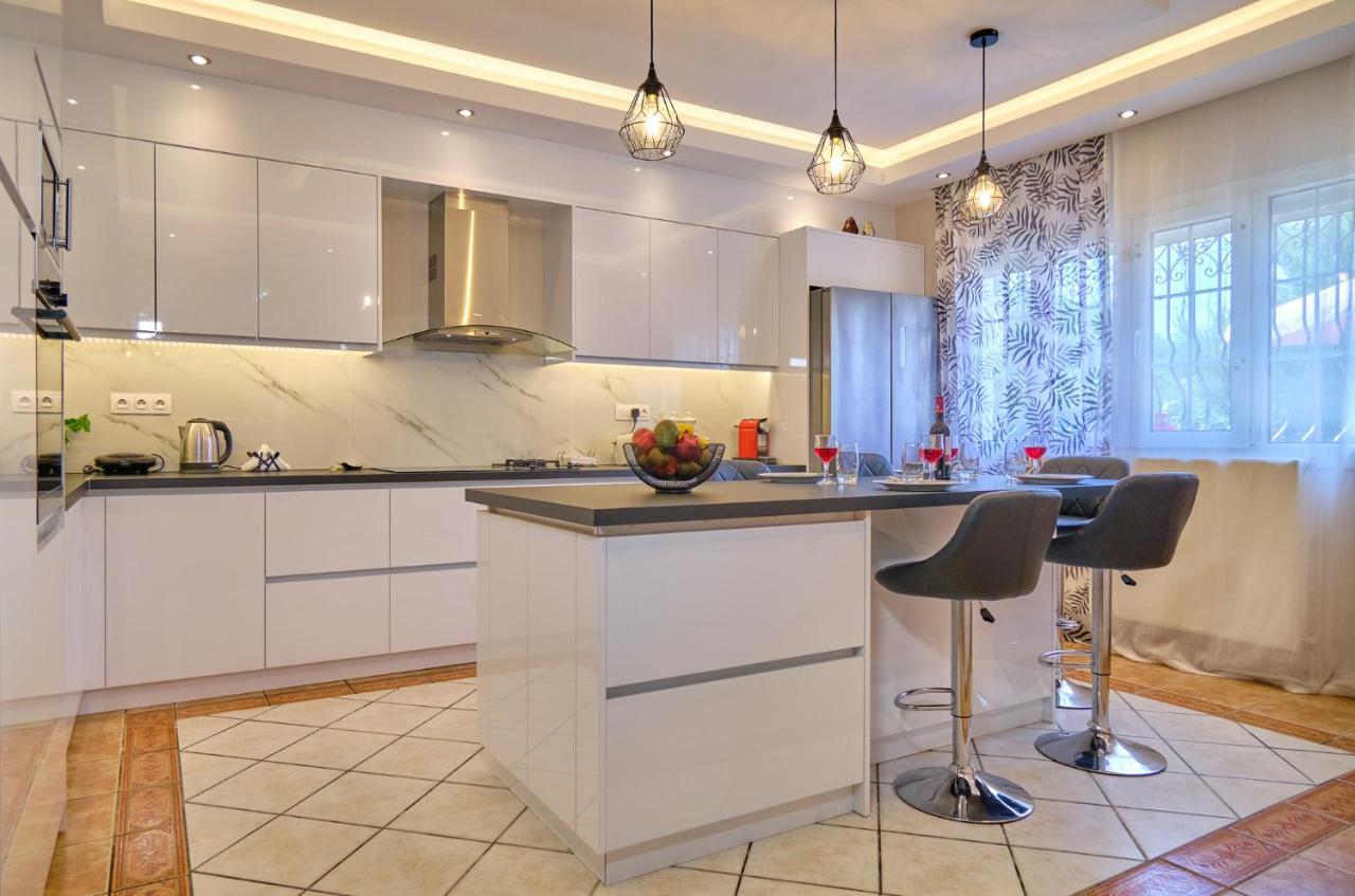 Noufris House Рода Екстер'єр фото